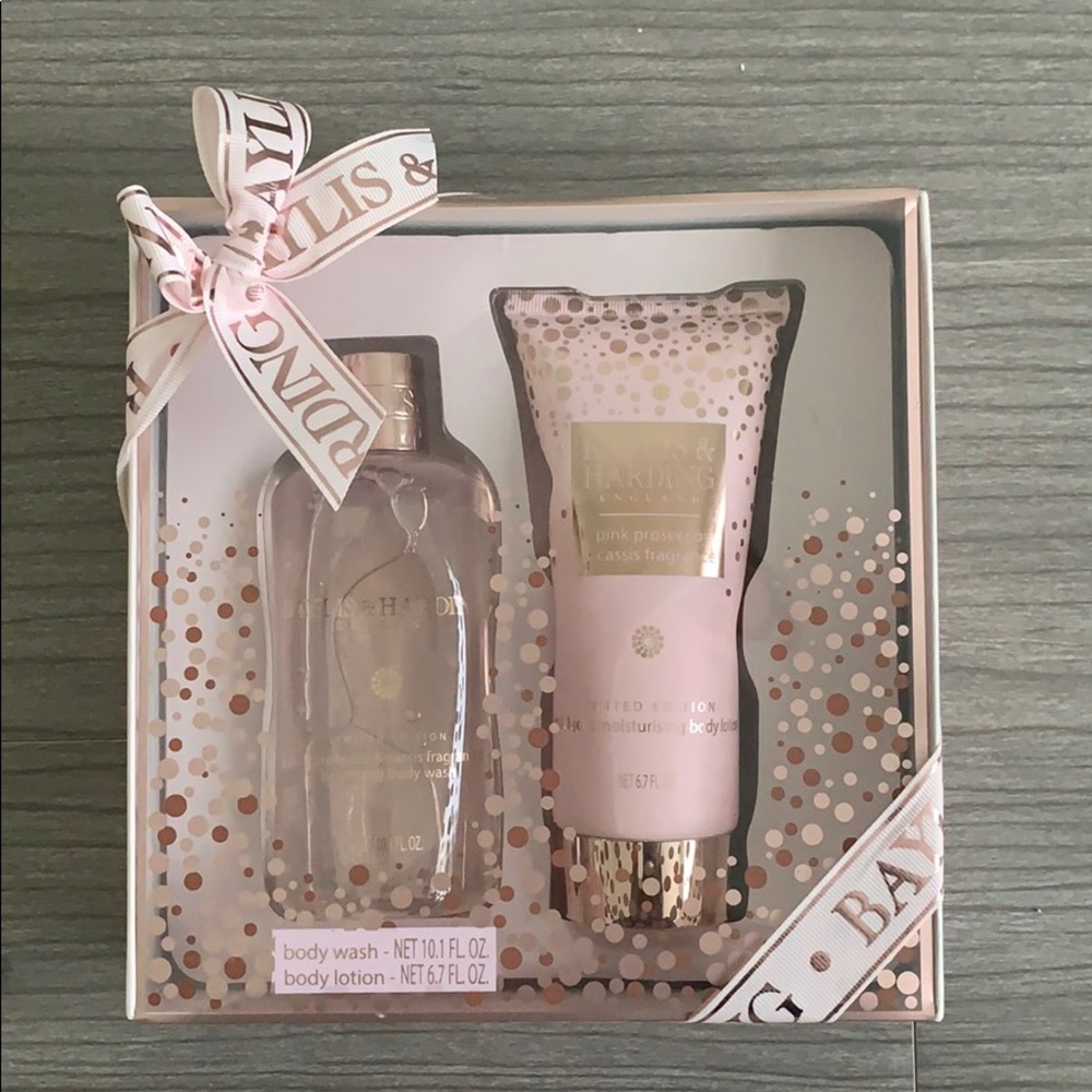 Baylis & Harding Pink Body wash & body lotion set